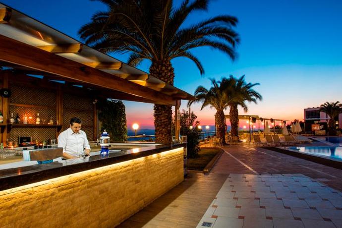 Imagen del bar/restaurante del Hotel City's Hill. Foto 18