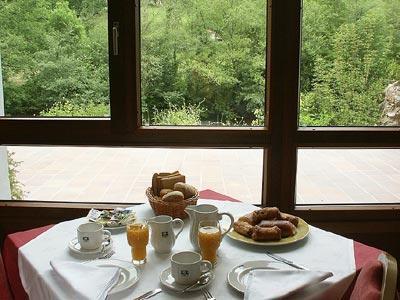Imagen del bar/restaurante del Hotel Ciudad Cangas De Onis. Foto 4