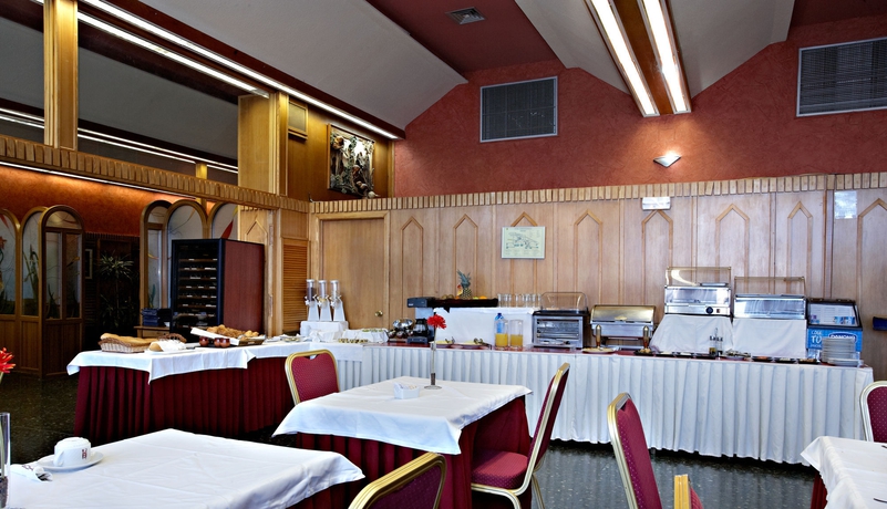 Imagen del bar/restaurante del Hotel Ciudad De Burgos. Foto 2