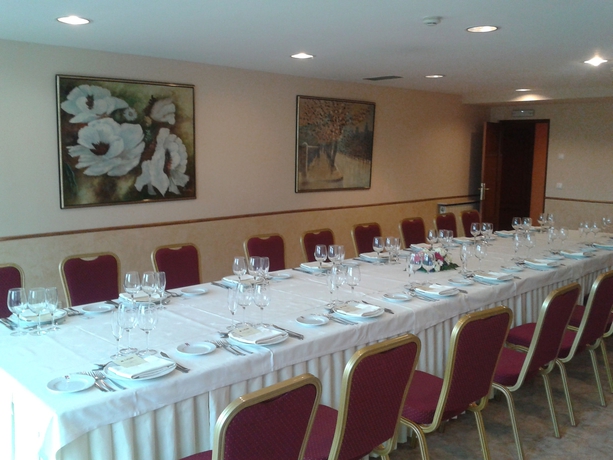 Imagen de los interiores del Hotel Ciudad De Burgos. Foto 13