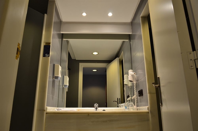 Imagen de la habitación del Hotel Ciudad De Logroño. Foto 6