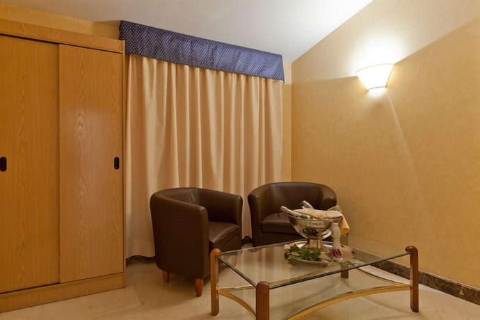 Imagen de los interiores del Hotel Ciudad De Navalcarnero. Foto 16