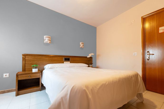 Imagen de la habitación del Hotel Ciudad de Jaca. Foto 10