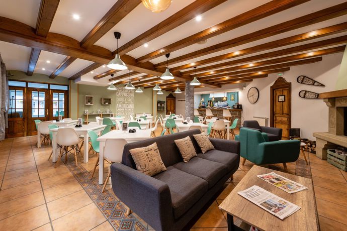 Imagen del bar/restaurante del Hotel Ciudad de Jaca. Foto 4