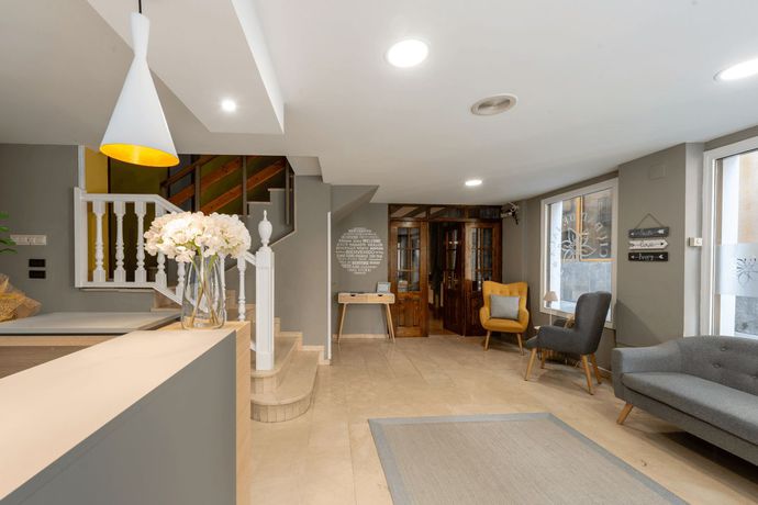 Imagen de los interiores del Hotel Ciudad de Jaca. Foto 23