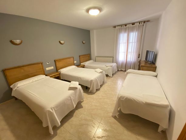 Imagen de la habitación del Hotel Ciudad de Jaca. Foto 14