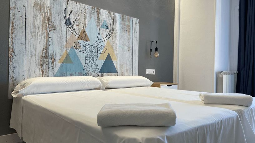 Imagen de la habitación del Hotel Ciudad de Jaca. Foto 17