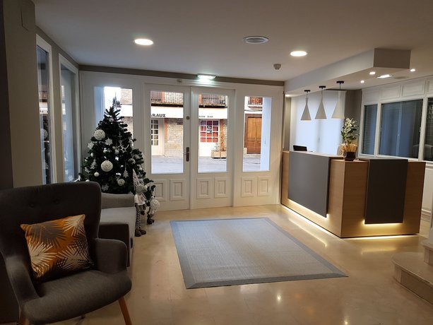 Imagen de los interiores del Hotel Ciudad de Jaca. Foto 24