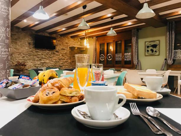 Imagen del bar/restaurante del Hotel Ciudad de Jaca. Foto 5