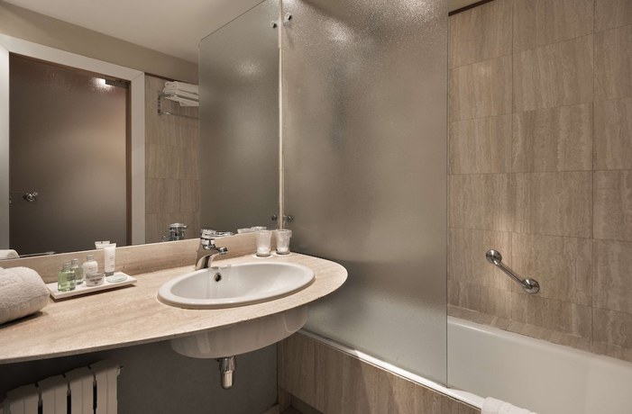 Imagen de la habitación del Hotel Ciudad de Valladolid. Foto 13