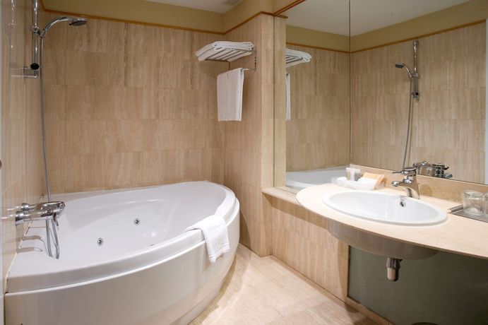 Imagen de la habitación del Hotel Ciudad de Valladolid. Foto 14