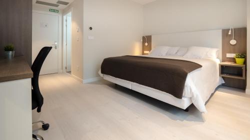 Imagen de la habitación del Hotel Ciudadela Pamplona. Foto 20