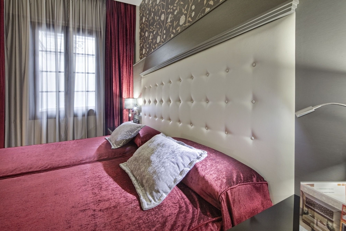 Imagen de la habitación del Hotel Ciutadella Barcelona. Foto 8