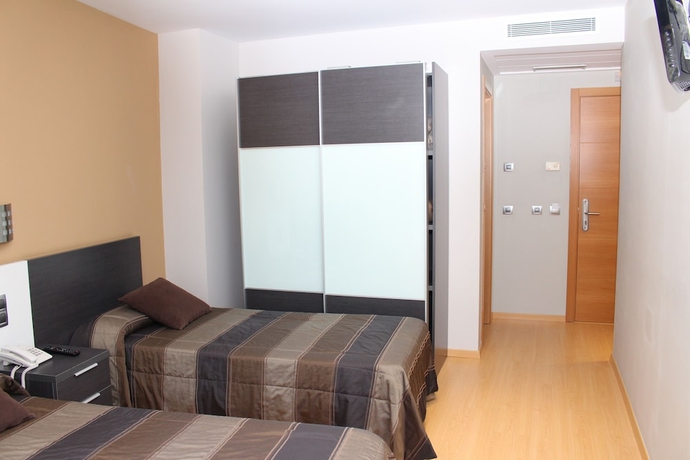 Imagen de la habitación del Hotel Ciutat D' Amposta. Foto 6