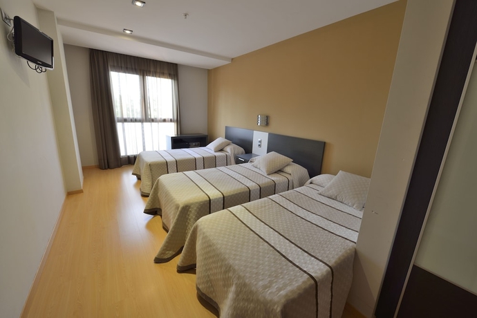 Imagen de la habitación del Hotel Ciutat D' Amposta. Foto 8