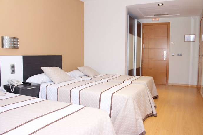 Imagen de la habitación del Hotel Ciutat D' Amposta. Foto 10