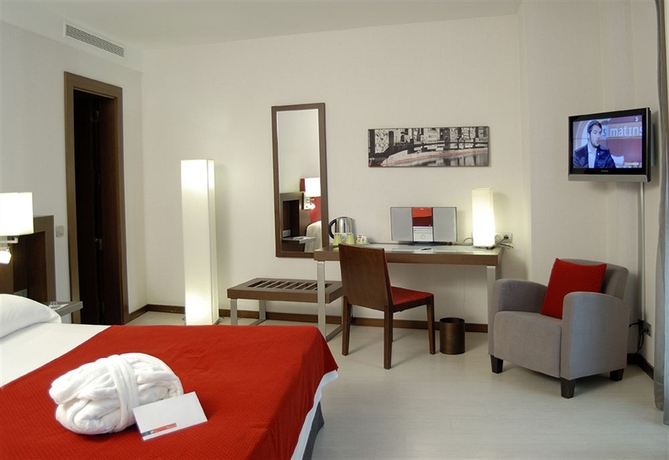 Imagen de la habitación del Hotel Ciutat De Girona. Foto 3