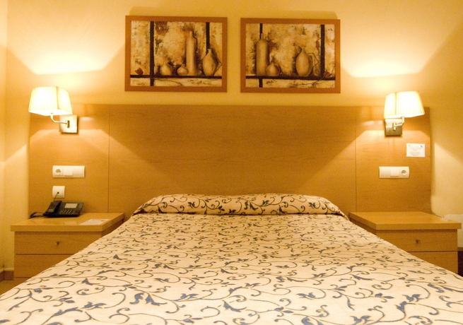 Imagen de la habitación del Hotel Ciutat De Sant Adria. Foto 8