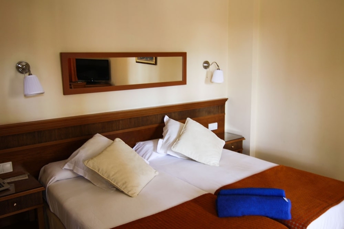 Imagen de la habitación del Hotel Ciutat Jardi. Foto 3