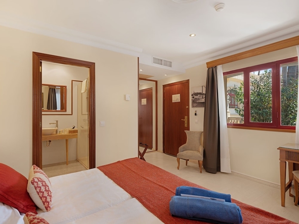 Imagen de la habitación del Hotel Ciutat Jardi. Foto 6