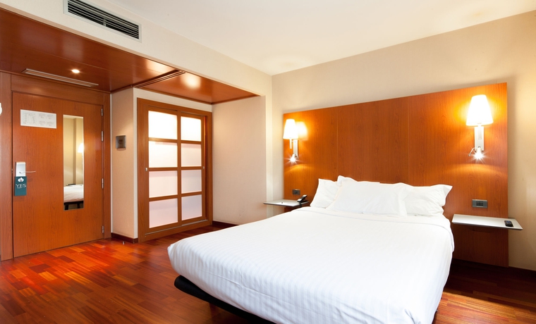 Imagen de la habitación del Hotel Ciutat Martorell. Foto 4