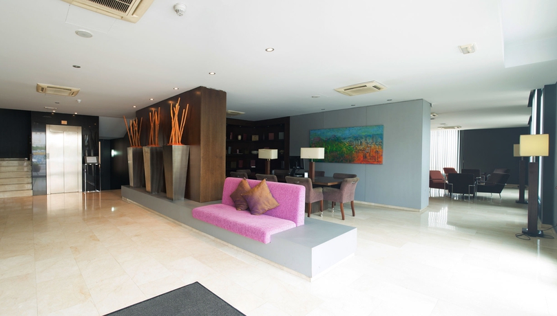 Imagen de los interiores del Hotel Ciutat Martorell. Foto 10