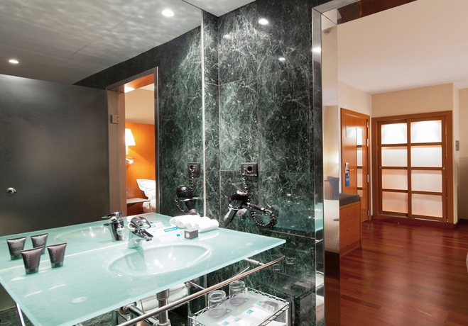 Imagen de la habitación del Hotel Ciutat Martorell. Foto 6