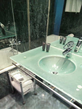 Imagen de la habitación del Hotel Ciutat Martorell. Foto 8