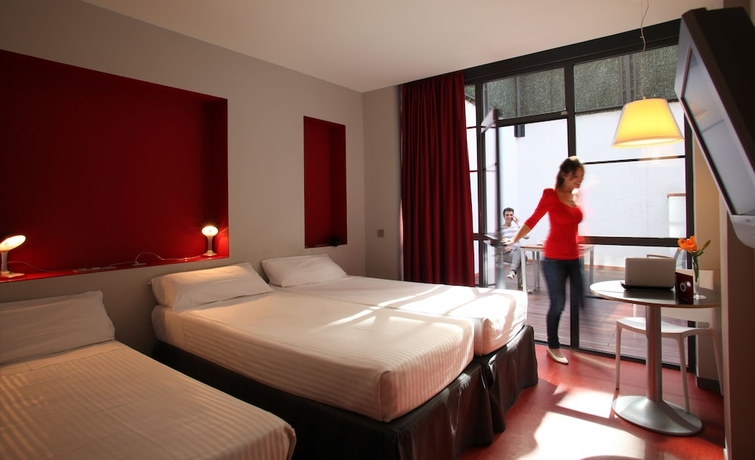 Imagen de la habitación del Hotel Ciutat Vella. Foto 10