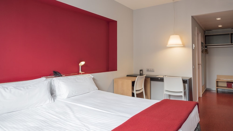 Imagen de la habitación del Hotel Ciutat Vella. Foto 11