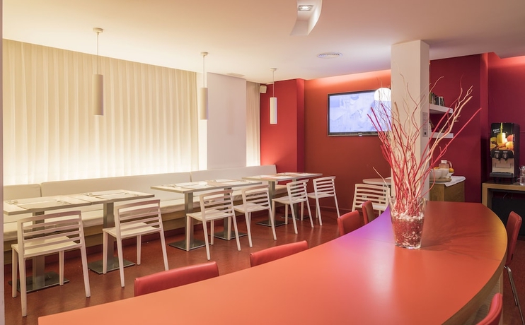 Imagen de los interiores del Hotel Ciutat Vella. Foto 18