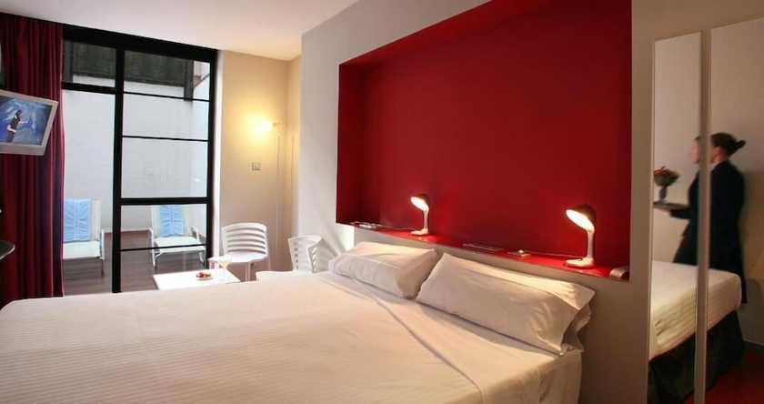 Imagen de la habitación del Hotel Ciutat Vella. Foto 16