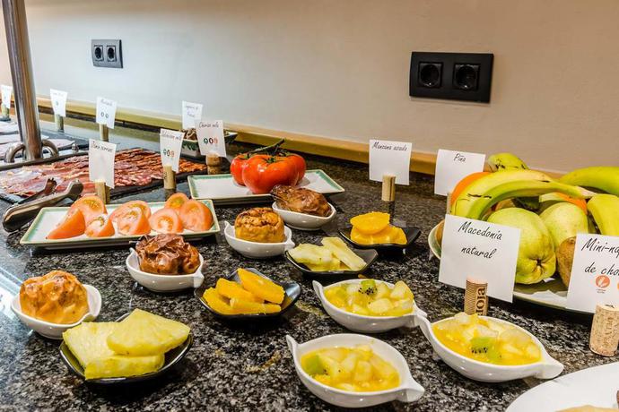 Imagen del bar/restaurante del Hotel Civera. Foto 2