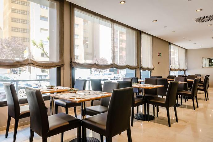 Imagen del bar/restaurante del Hotel Civera. Foto 3