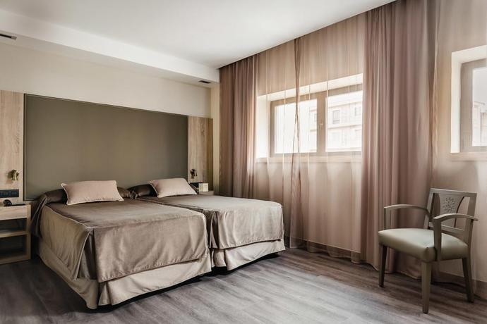 Imagen de la habitación del Hotel Civera. Foto 9