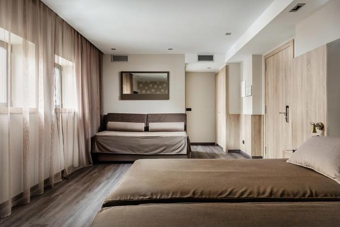 Imagen de la habitación del Hotel Civera. Foto 12