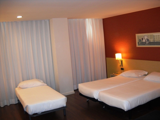 Imagen de la habitación del Hotel Civis Luz Castellón. Foto 5