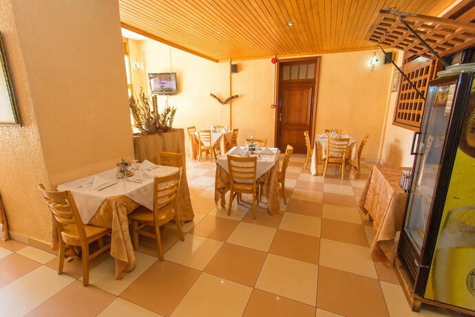 Imagen del bar/restaurante del Hotel Civitas. Foto 13