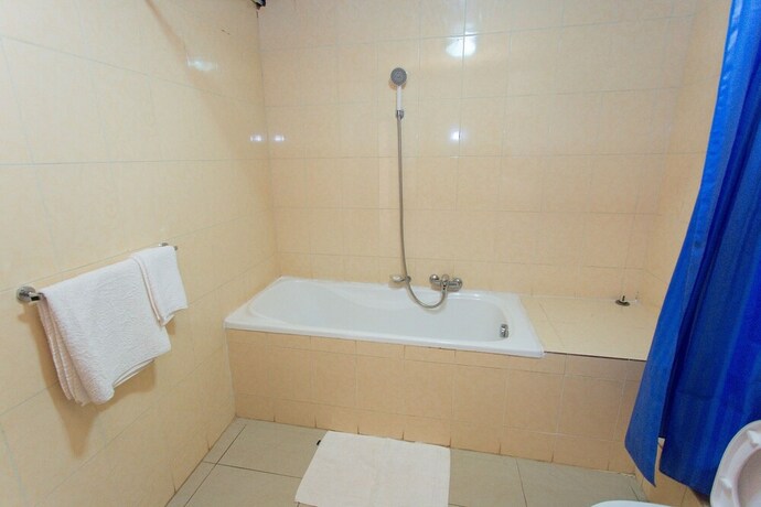 Imagen de la habitación del Hotel Civitas. Foto 16