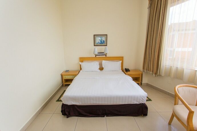 Imagen de la habitación del Hotel Civitas. Foto 18