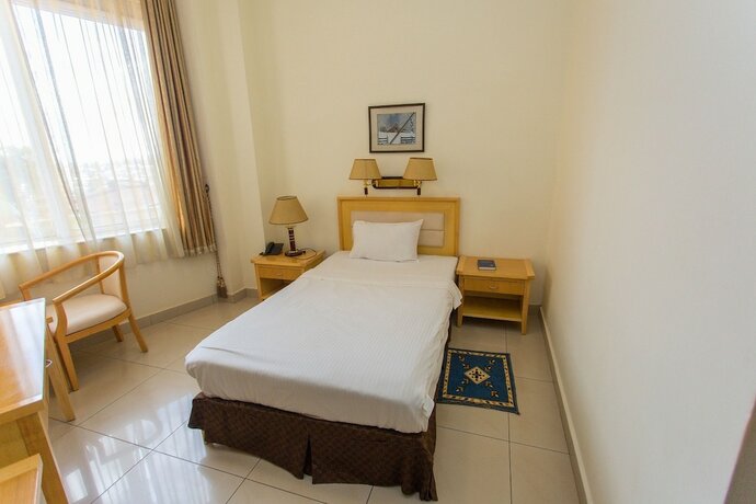 Imagen de la habitación del Hotel Civitas. Foto 24