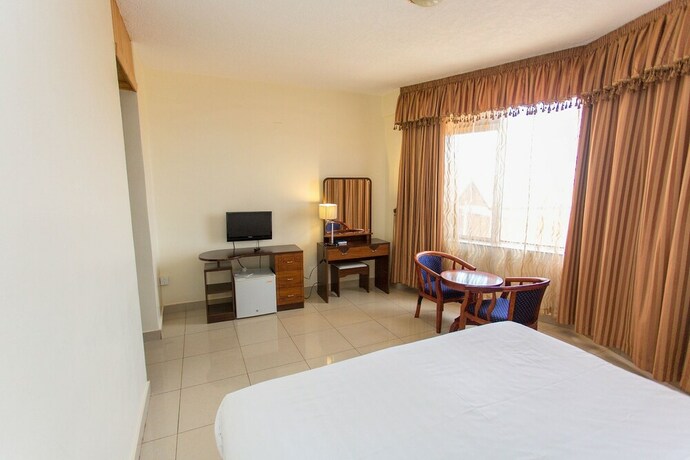 Imagen de la habitación del Hotel Civitas. Foto 25