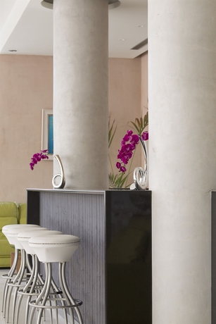 Imagen del bar/restaurante del Hotel Civitel Olympic. Foto 5