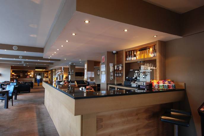 Imagen del bar/restaurante del Hotel Cladhan. Foto 6