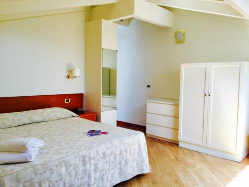 Imagen de la habitación del Hotel Claila. Foto 12