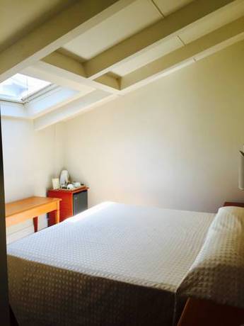 Imagen de la habitación del Hotel Claila. Foto 15