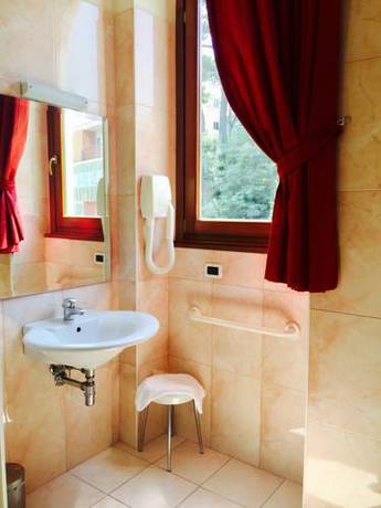 Imagen de la habitación del Hotel Claila. Foto 16
