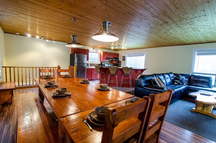 Imagen del bar/restaurante del Hotel Claire Glen Chalet. Foto 2