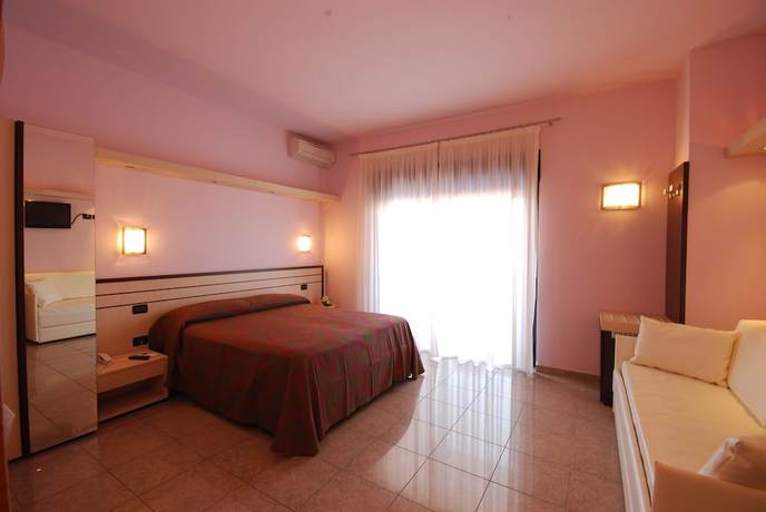 Imagen de la habitación del Hotel Clara, Tortoreto Lido. Foto 10