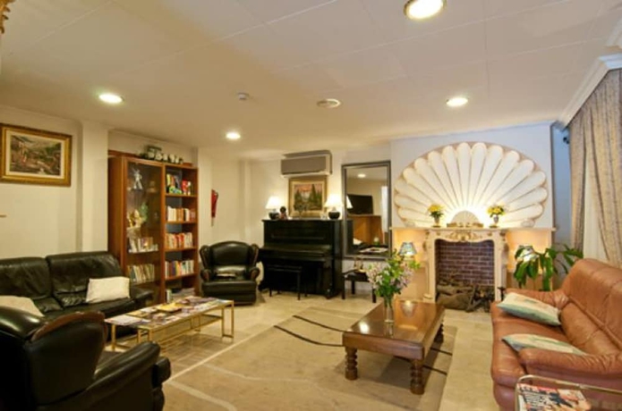 Imagen de los interiores del Hotel Claramar. Foto 19